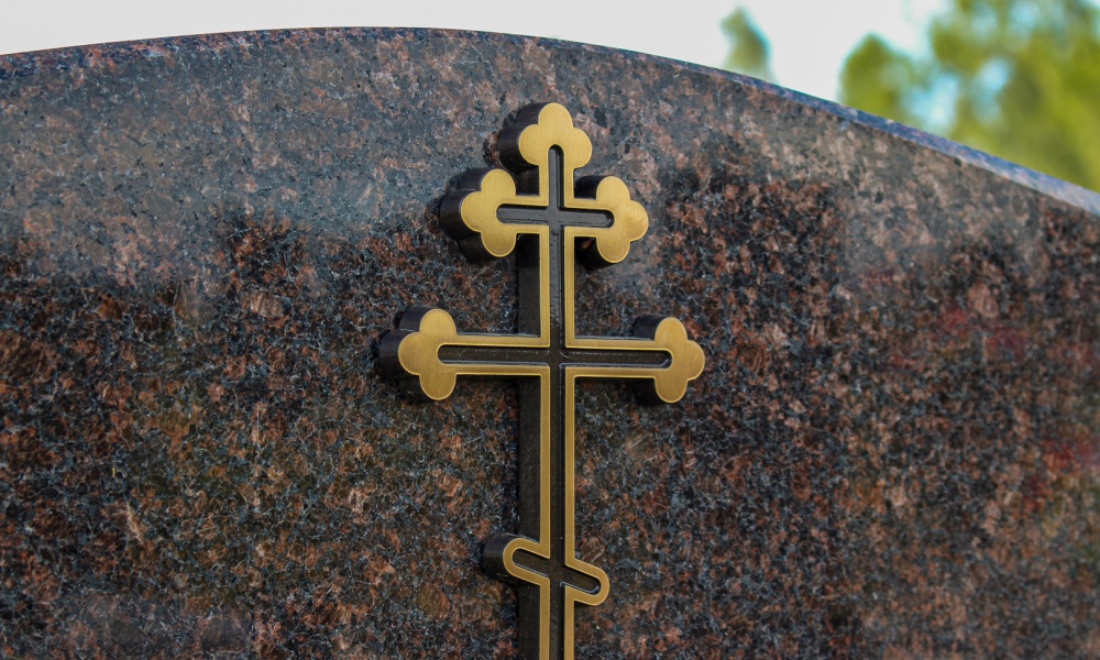 Православный крест из бронзы с характерными тройными законцовками