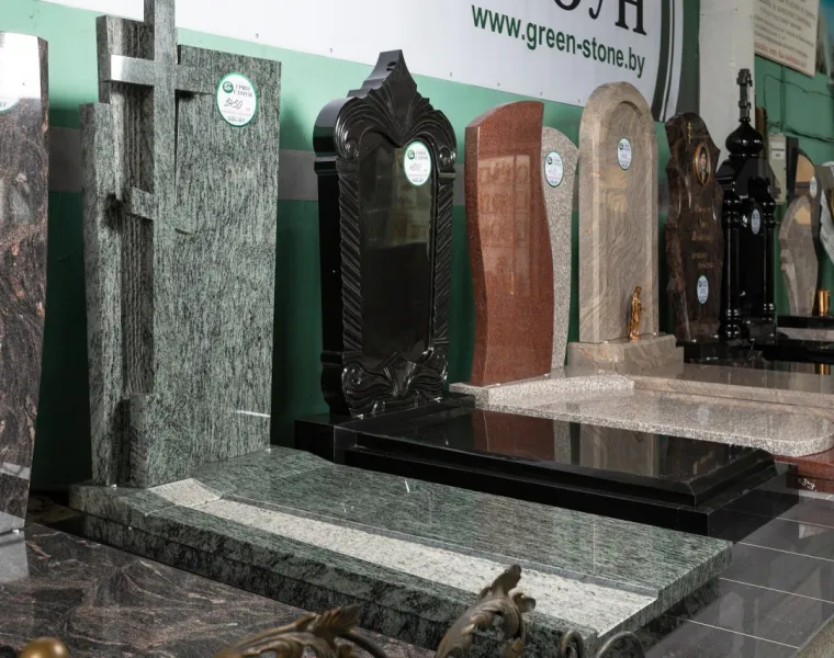 Скидки до 50% на готовые мемориальные комплексы с выставки