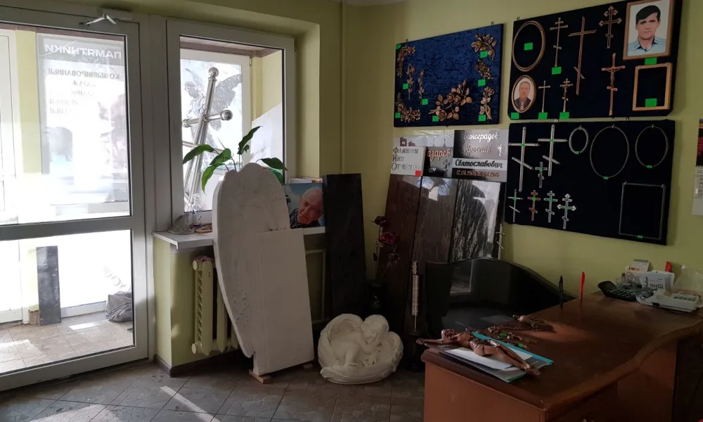 Рабочее место менеджера по продажам памятников в Пинске