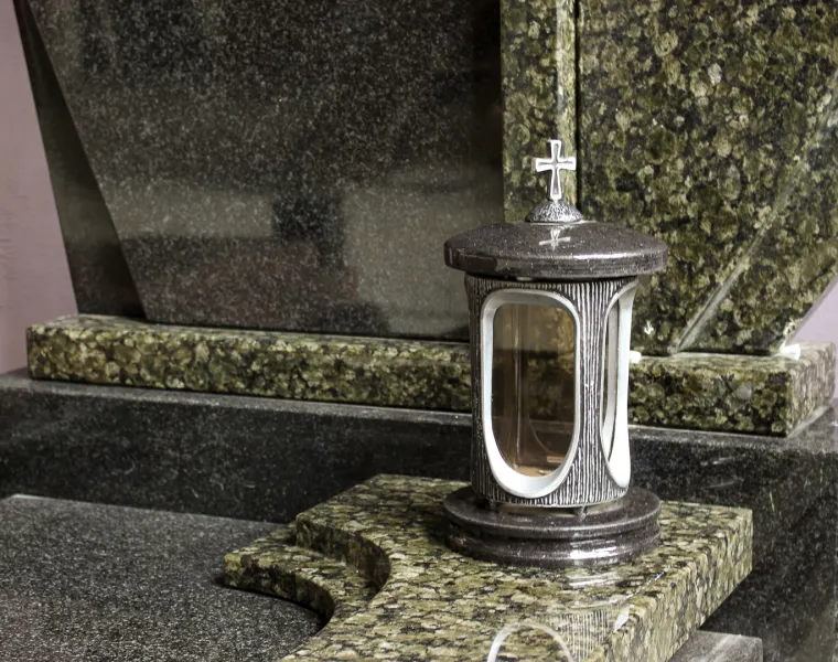 Поступили в продажу лампады и другой декор на памятник