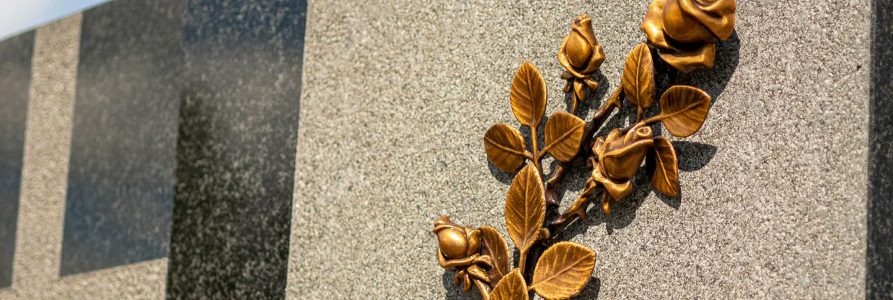 Бронзовая фурнитура на гранитные памятники