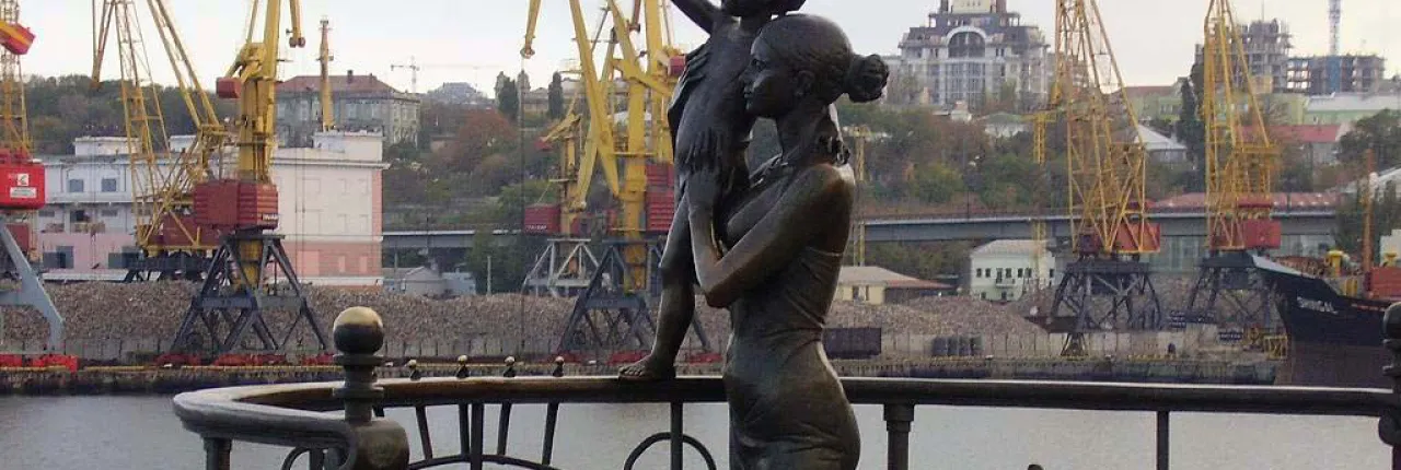 Женщины в памятниках: ТОП-10 самых известных