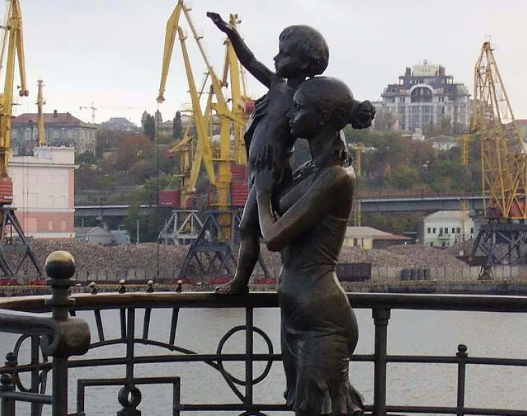 Женщины в памятниках: ТОП-10 самых известных