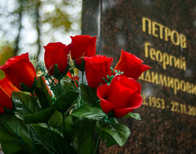 Нанесение надписей на памятник