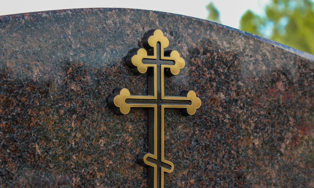 Православный крест из бронзы с характерными тройными законцовками