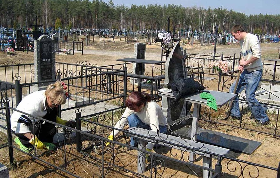 В 2016 году Радуница приходится на 10 мая. В нашем светском обществе этот праздник связан в основном с традицией посещения кладбища и наведения порядка на месте захоронения.