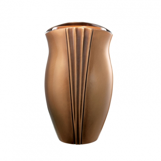 Ваза T1127/29 - Бронзовая ваза с пластиковым вкладышем внутри может служить ёмкостью для искусственных и  живых цветов. Веер по центру вазы - сдержанное украшение вазона, имитирующее складки ткани. Ваза отличается плавными линиями контура и классической формой.