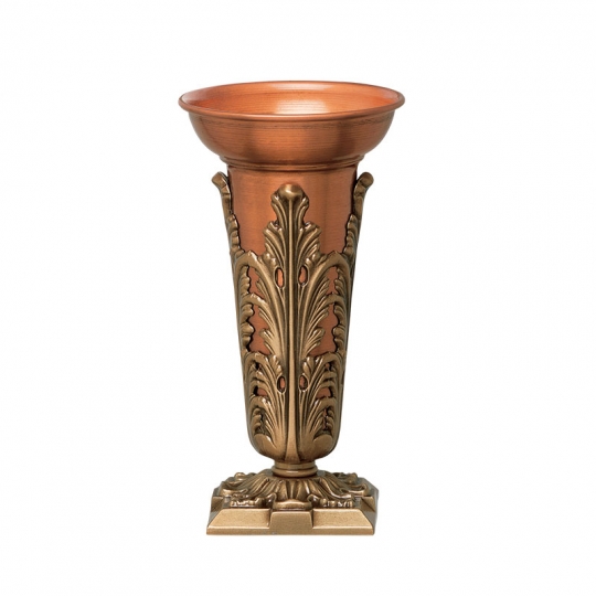 Ваза T1786/25 - Бронзовая ваза отличается изящностью дизайна и декоративным рельефом. Если надгробие не слишком массивное, стройная ваза будет уместным дополнением в оформлении памятника. Внутри вазона находится пластиковый вкладыш для возможности легко убрать воду.